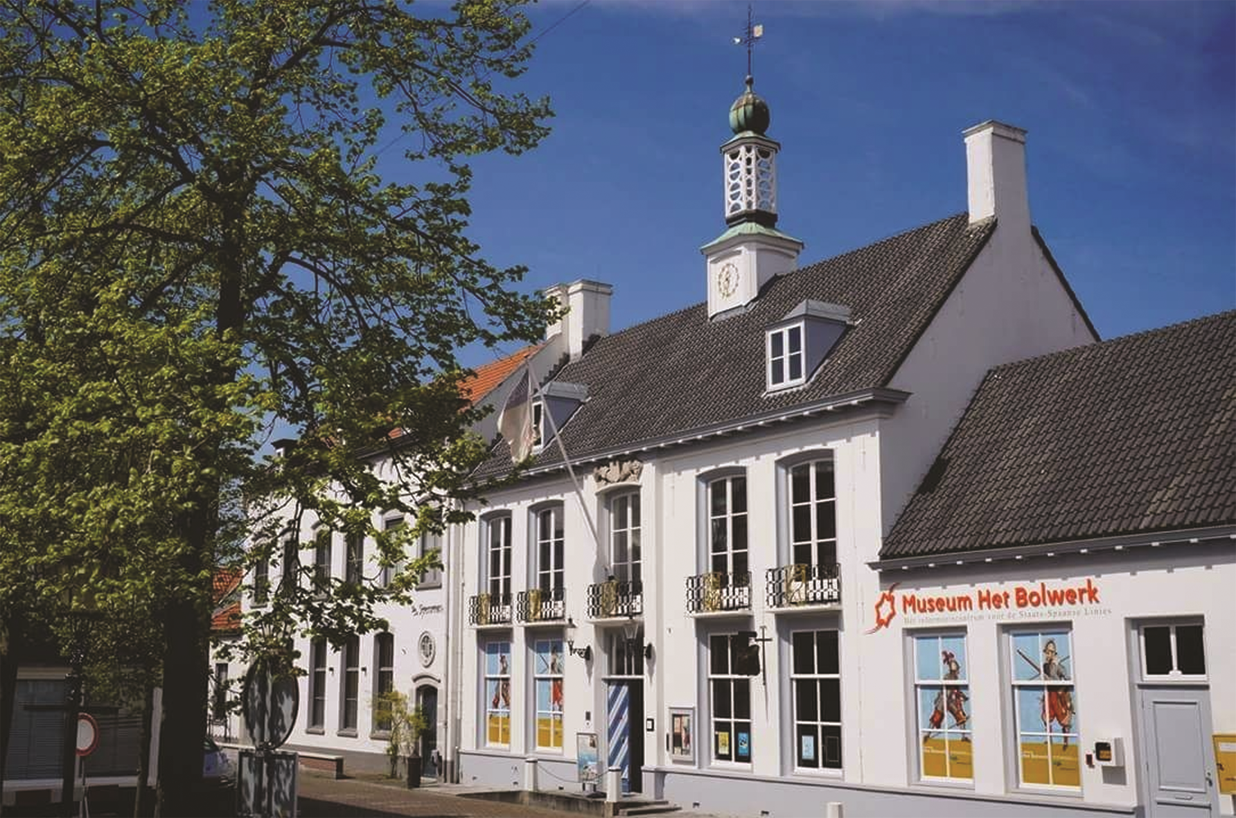 vooraanzicht gebouw Museum Het Bolwerk in IJzendijke