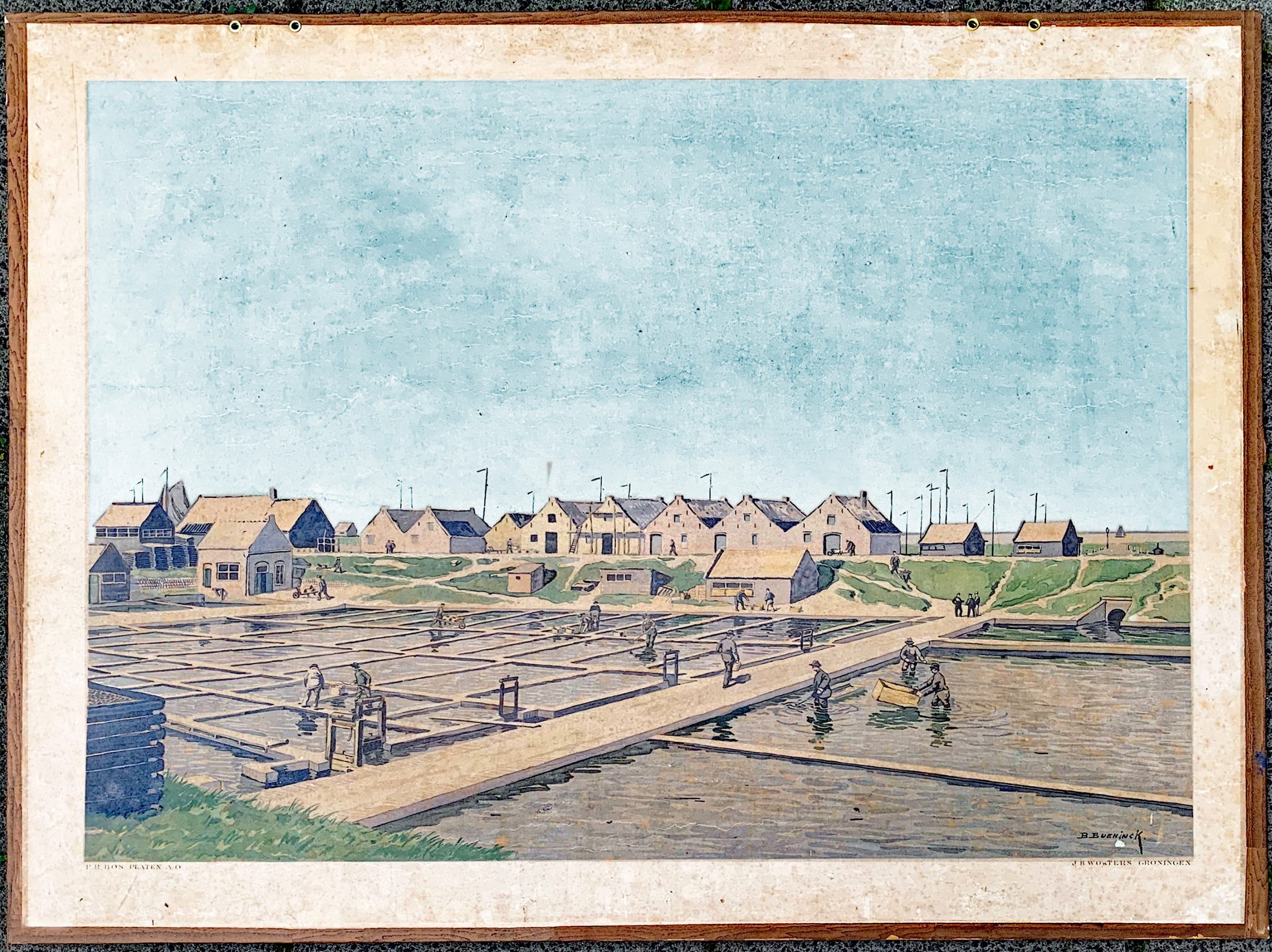 De plaat illustreert de traditionele oesterkweek in Yerseke, Zeeland, met mensen die in en rond de oesterputten werken. De oesterputten zijn vierkant en gevuld met water. Op de achtergrond zijn loodsen te zien.
