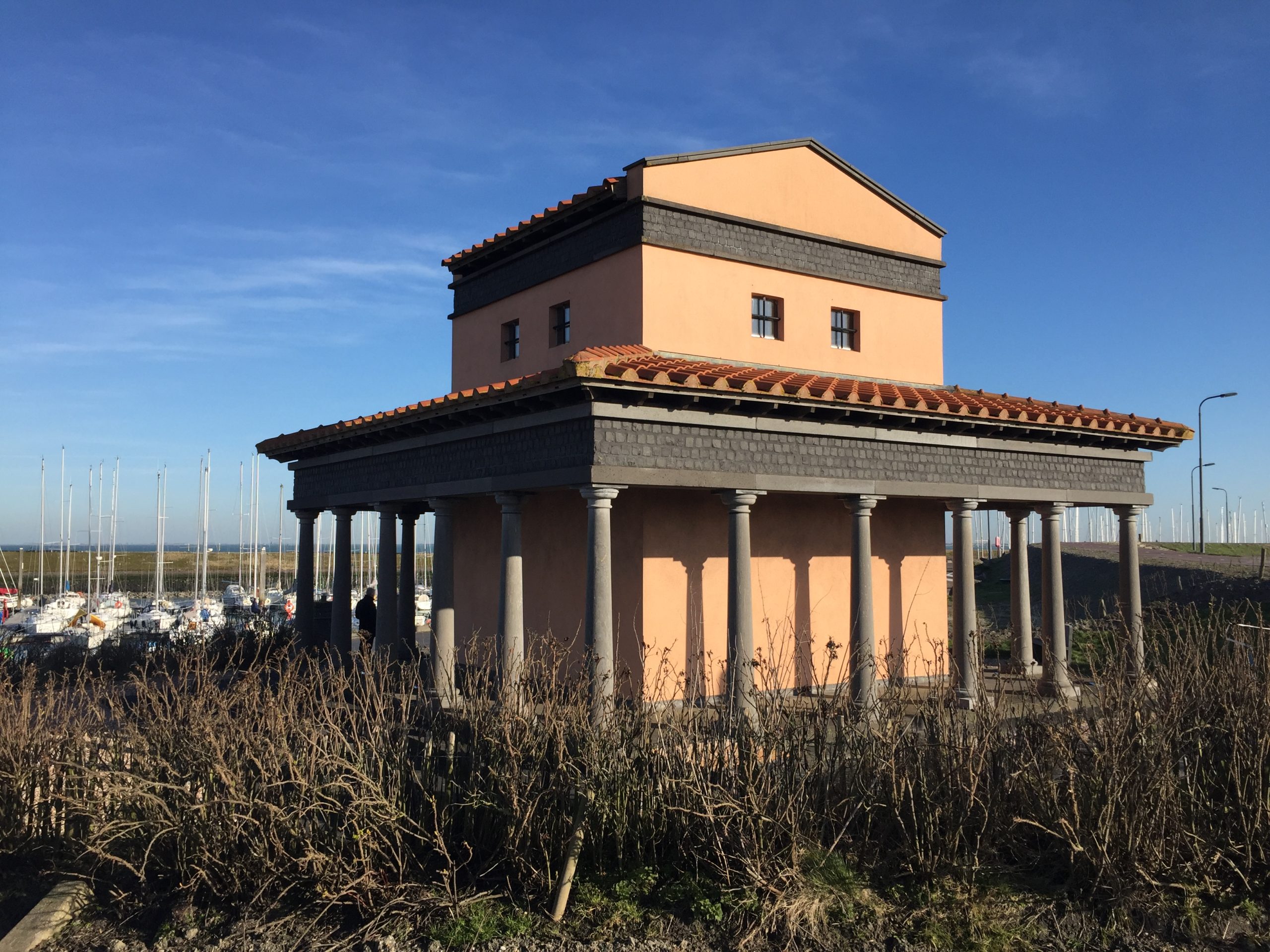 Gereconstrueerde Nehalenniatempel in Colijnsplaat