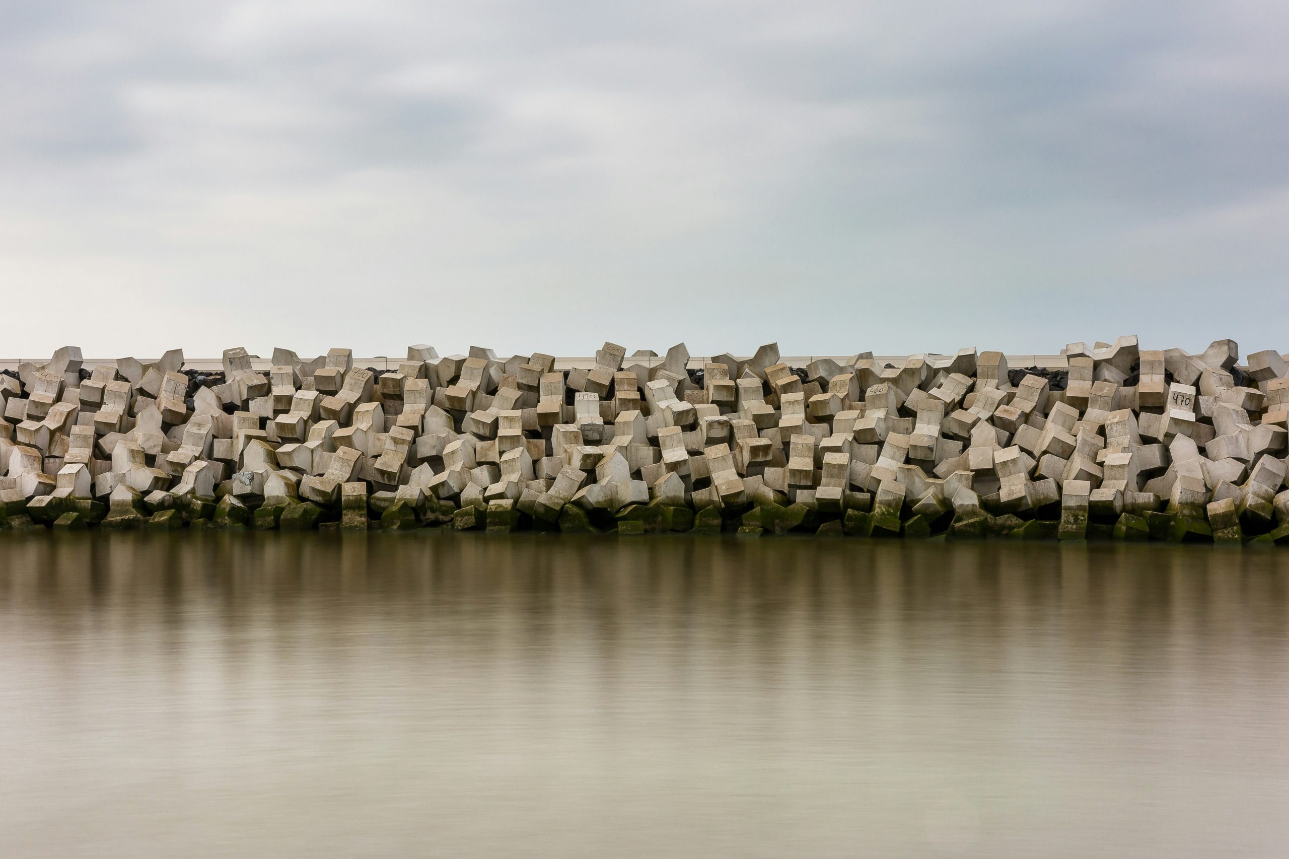 Kustversterking bij Cadzand: strekdam met golfbrekers
