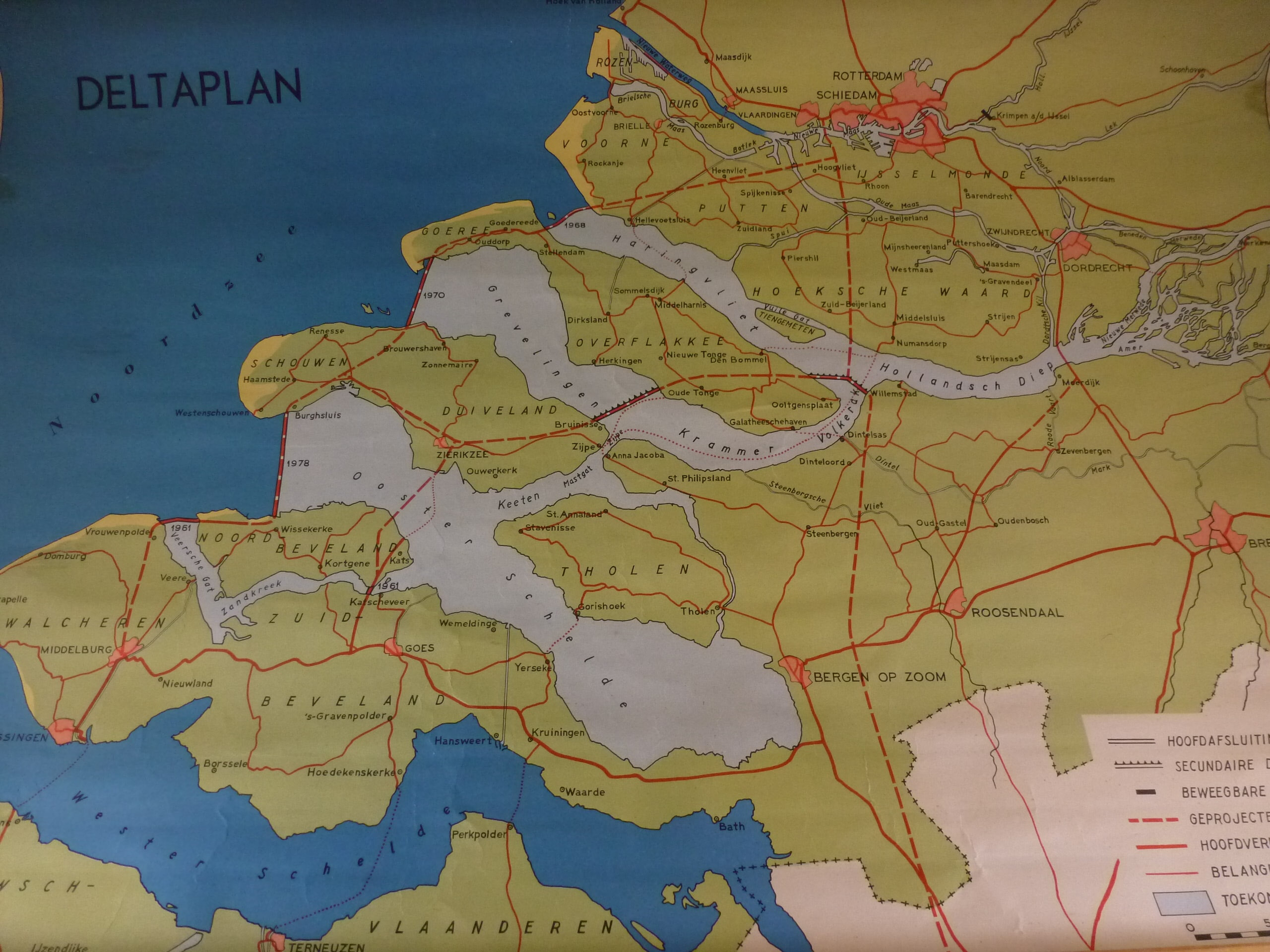 Deze kaart laat zien waar de deltawerken worden aangelegd. Het laat de provincie Zeeland zien, maar ook een stukje Zuid-Holland en Noord-Brabant.